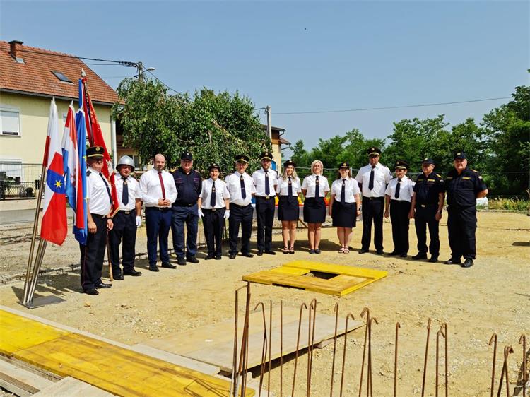 Slika /slike/Vijesti/DVD Gorican-polaganje kamena temeljca (7).jpg